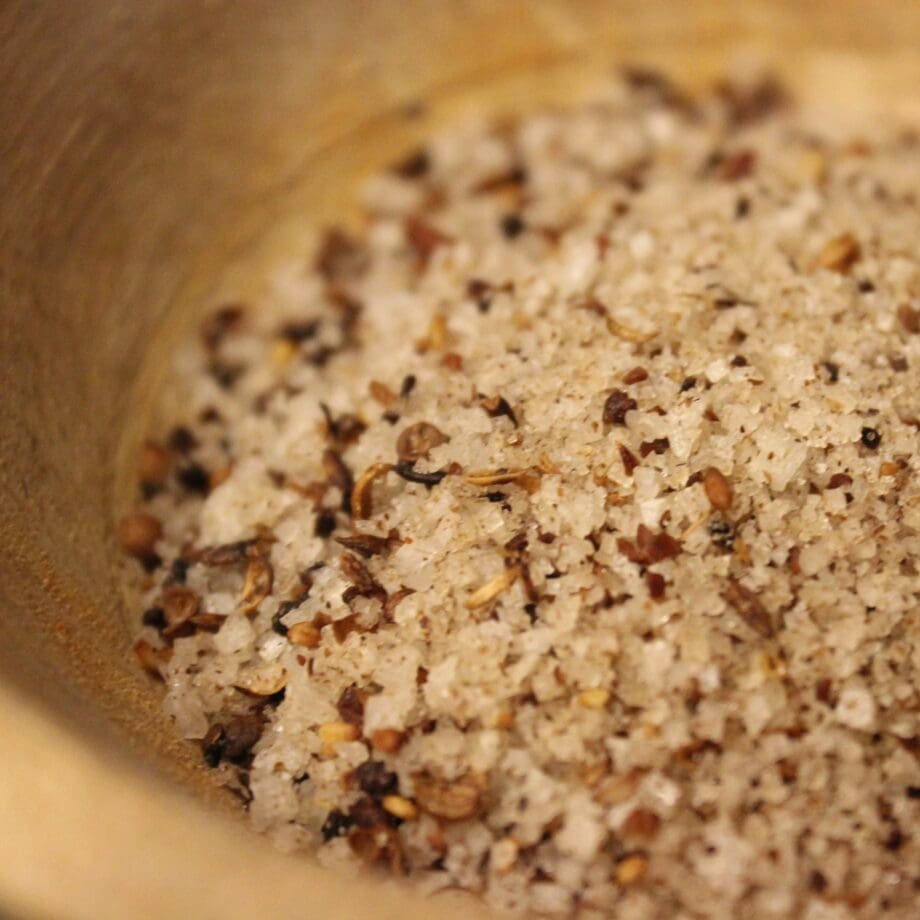 Fleur de sel aux éclats d'épices torréfiées - Les épices curieuses